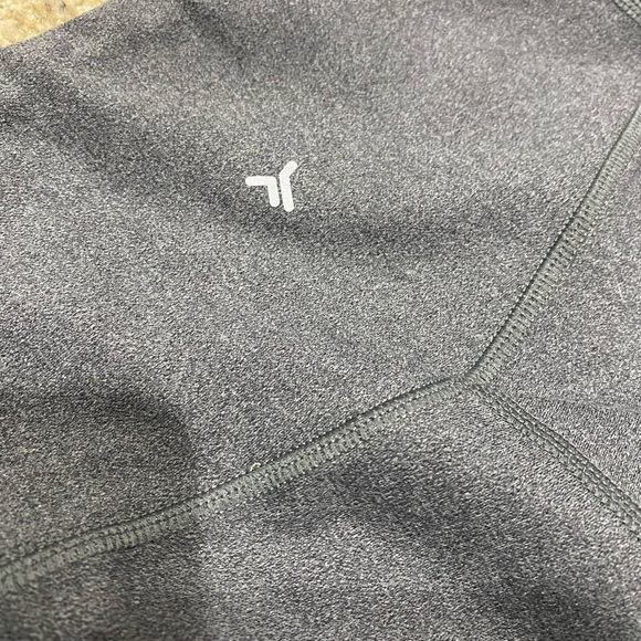 Old navy active Gray Women's Shorts. High rise bike shorts. Womens size M - Picture 4 of 4